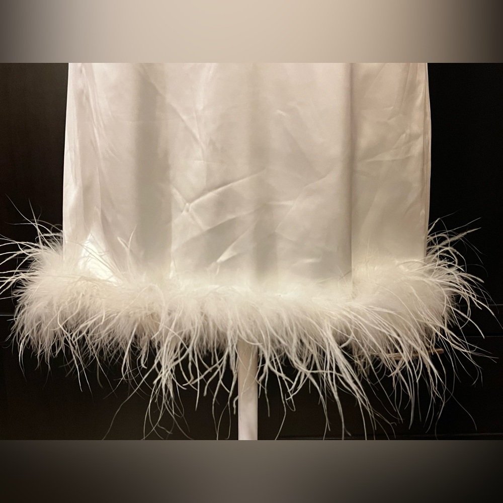 More to Come sexy satin lingerie/ cami. Feather trim. Adjustable straps, white L - Picture 5 of 11